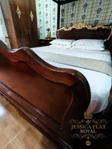 Jessica Flat , Holiday and Business - 101