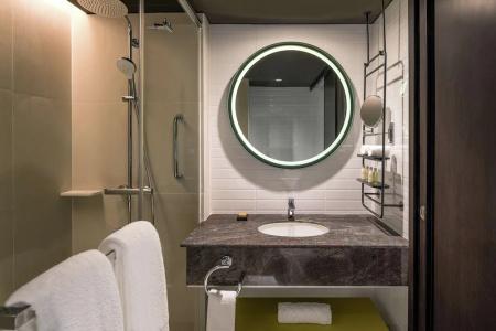 DoubleTree by Hilton Bangkok Ploenchit - 45