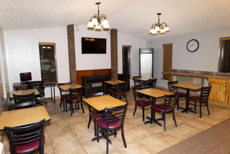 Super 8 by Wyndham/Brooks Street - 13