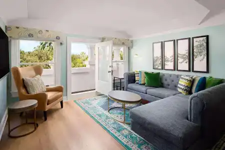 Hayes Mansion - 124