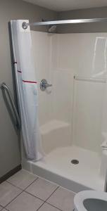 Red Roof Inn West - 39