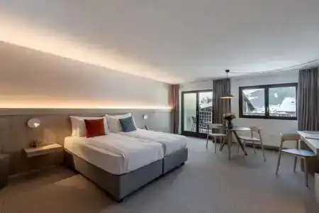Victoria & Residence - 82