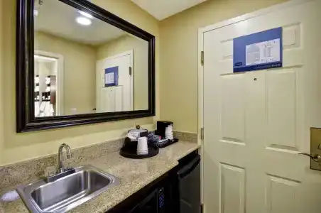 Hampton Inn Charleston-Historic District - 26