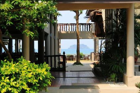 Bhumiyama Beach Resort - 17