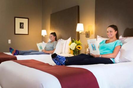 Giraffe by Library Hotel Collection - 53