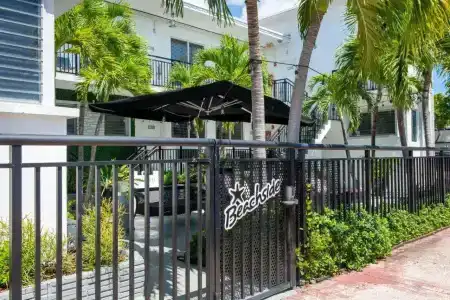 Beachside All Suites - 1