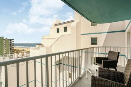 DoubleTree by Hilton Ocean City Oceanfront - 82