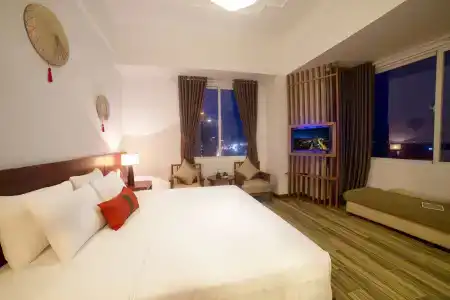The Light & Spa - 6