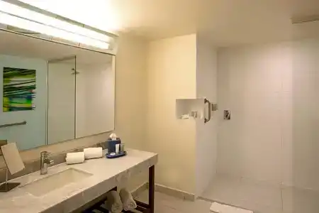 Courtyard by Marriott Queretaro - 36