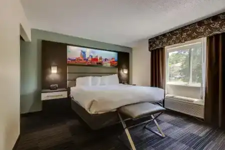Club Nashville Inn & Suites - 32