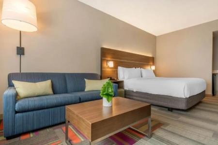 Holiday Inn Express & Suites - St. Petersburg - Madeira Beach, an IHG - 67