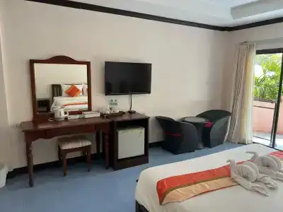 Lanta Seafront Resort - 4