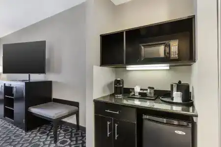 Best Western Plus Inn & Suites - 31