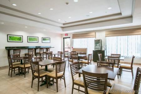 Restwell Inn & Suites I-45 North - 24