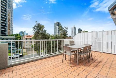 Markham Court - 82