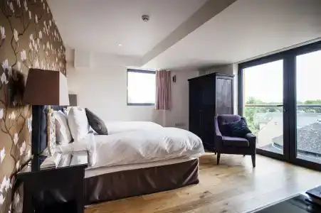 The Varsity & Spa - 3