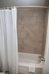 Rideau Heights Inn - 7