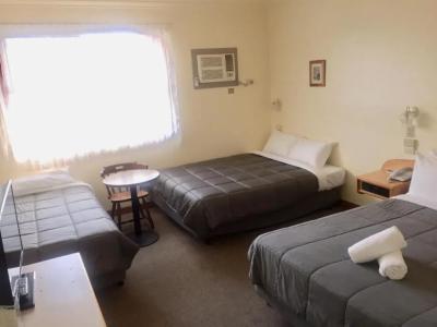 St Georges Motor Inn - 87