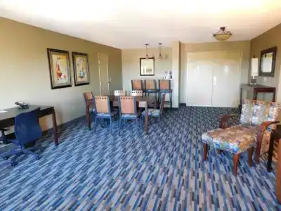 Days by Wyndham Near Phoenix - 41
