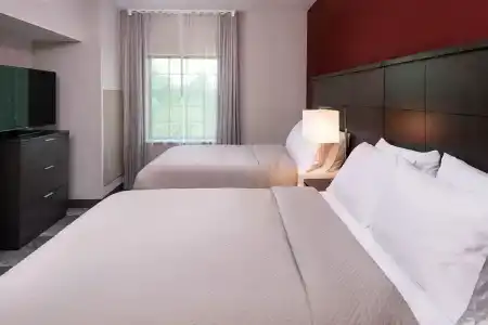 Staybridge Suites - - 40