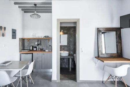 White and Grey - 174