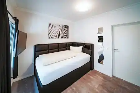 Robrooks Garni - 4