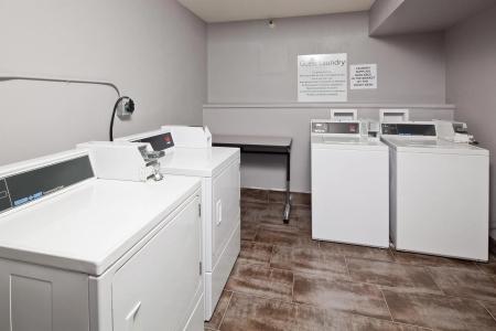 Best Western Plus Thunderbird Suites - 29