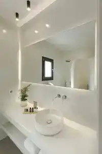 Onyx & Suites - 111