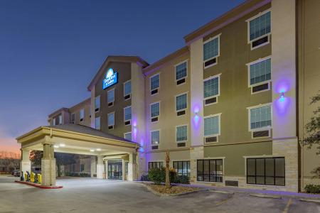 Days Inn & Suites By Wyndham San Antonio Near At&t Center - 0