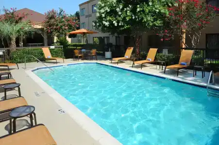 Courtyard by Marriott Houston Hobby Airport - 13