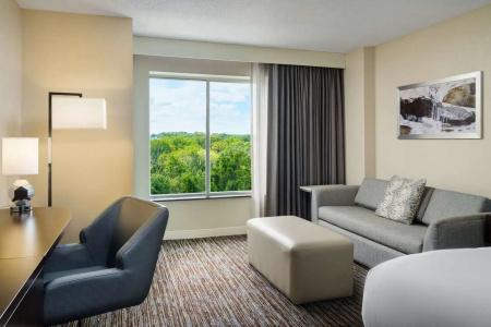 DoubleTree by Hilton - 6