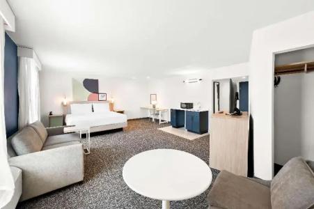 Barrington & Suites - 43