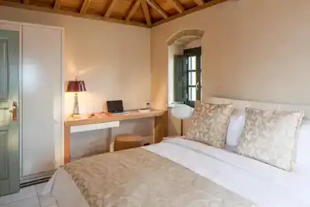 Moni Emvasis Luxury Suites - 34
