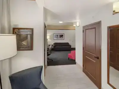 Hilton Garden Inn Downtown - 80