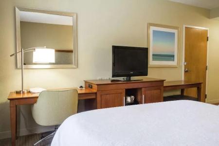 Hampton Inn Charleston-Daniel Island - 56