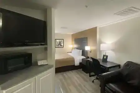 Quality Inn - Hwy 76 Central - 45