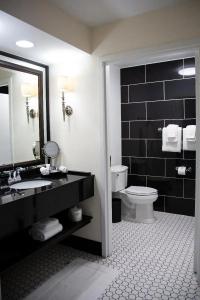 Inn at Pelican Bay - 49
