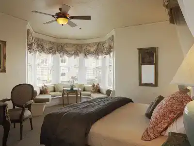 Washington Square Inn - 2
