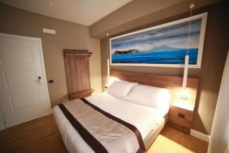 7th Floor Suite - 51