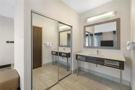 Hampton Inn & Suites - 56
