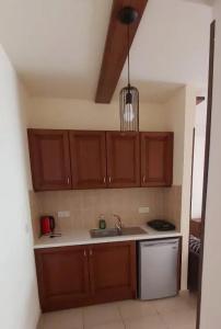 Lakis Court - 27