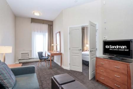 Sandman & Suites West - 57