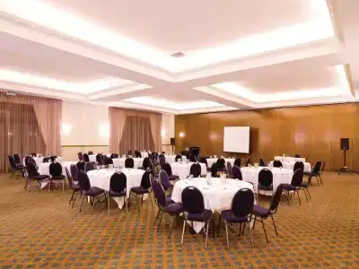 Distinction & Conference Centre - 8