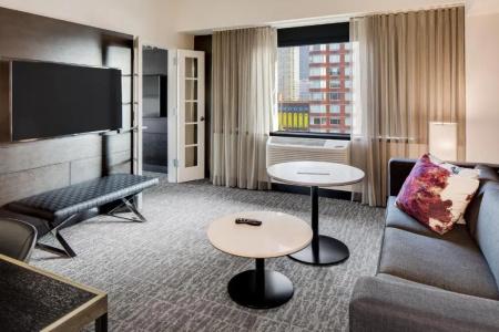 DoubleTree by Hilton & Suites - 56