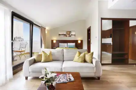 The White Orient - 8