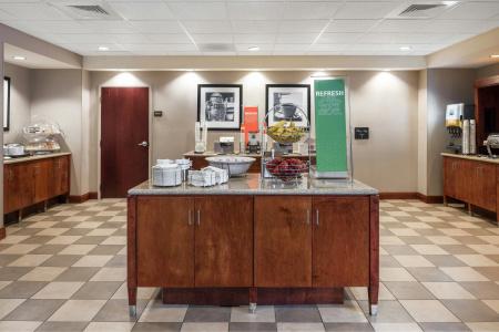 Hampton Inn - Hills - 22