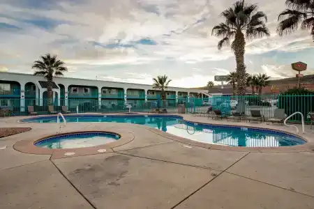St. George Inn and Suites - 12