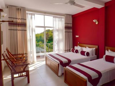 Villa Baywatch, Rumassala - 32