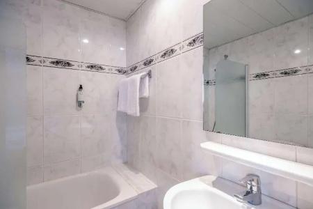Quality Hôtel Christina Lourdes - 41