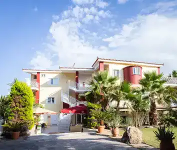 Irida Beach Suites - 10